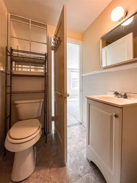 Bath - 513 N 15th, Niles, MI 49120 photo 2 of 2
