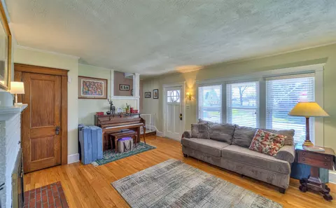 Living - 770 Audubon, Jackson, MI 49203 photo 2 of 3