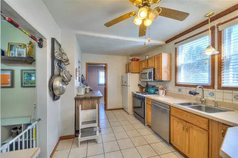 Kitchen - 770 Audubon, Jackson, MI 49203 photo 1 of 2