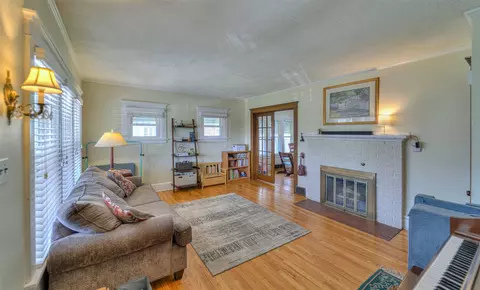 Living - 770 Audubon, Jackson, MI 49203 photo 1 of 3