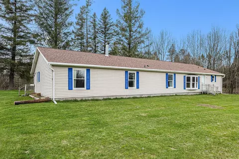 8254 E 104th, Howard City, MI 49329