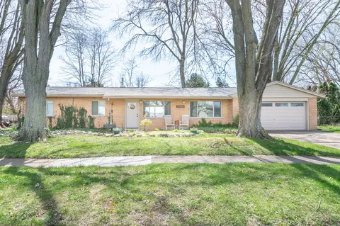 23886 Fenton St, Clinton Township, MI 48036