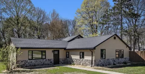 402 6th, Plainwell, MI 49080
