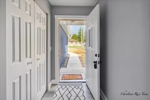 Entry Way - 420 S Second, Edmore, MI 48829 photo 1 of 4