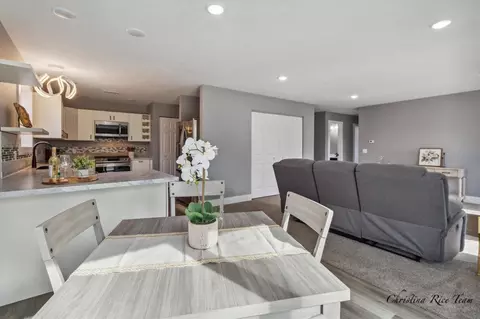 Dining - 420 S Second, Edmore, MI 48829 photo 2 of 4