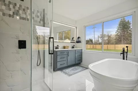 Bath - 16544 Kellogg, Three Rivers, MI 49093 photo 1 of 6