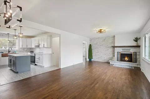 Living - 16544 Kellogg, Three Rivers, MI 49093 photo 2 of 2
