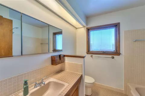 Bath - 173 Mohawk, Jackson, MI 49203 photo 2 of 2