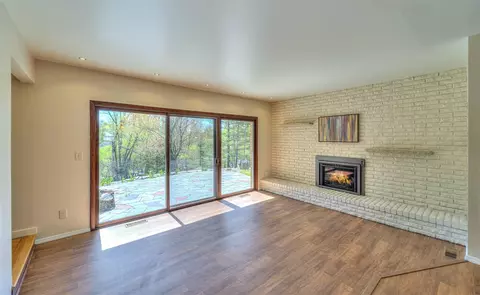 Living - 173 Mohawk, Jackson, MI 49203 photo 1 of 4