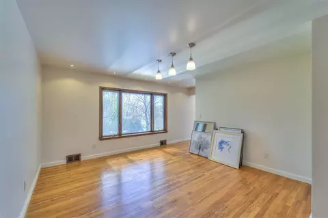 Living - 173 Mohawk, Jackson, MI 49203 photo 3 of 4