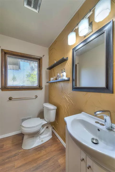 Bath - 173 Mohawk, Jackson, MI 49203 photo 1 of 2