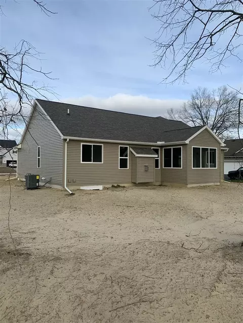 1599 Nicholas, Adrian, MI 49221 photo 4