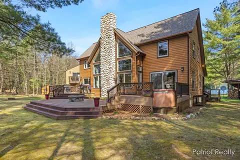 Exterior - 1516 Gardner, Newaygo, MI 49337 photo 5 of 21