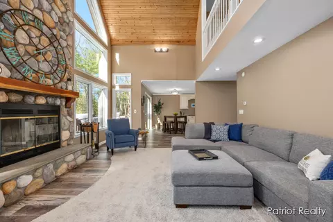 Living - 1516 Gardner, Newaygo, MI 49337 photo 5 of 10