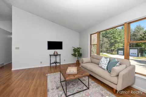 Living - 1516 Gardner, Newaygo, MI 49337 photo 10 of 10