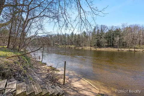 View/Area - 1516 Gardner, Newaygo, MI 49337 photo 2 of 11