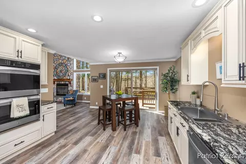 Kitchen - 1516 Gardner, Newaygo, MI 49337 photo 4 of 6