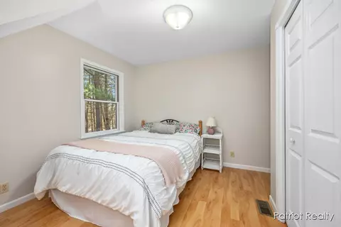 Bedroom - 1516 Gardner, Newaygo, MI 49337 photo 4 of 8