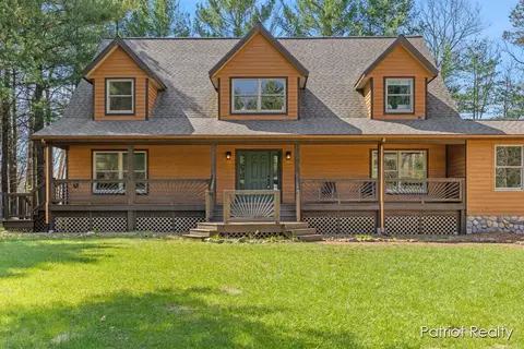 Exterior - 1516 Gardner, Newaygo, MI 49337 photo 4 of 21