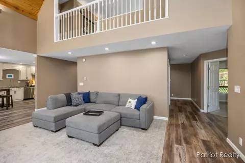 Living - 1516 Gardner, Newaygo, MI 49337 photo 3 of 10