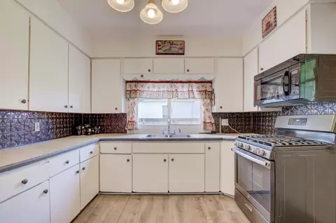 Kitchen - 112 N Dwight, Jackson, MI 49202 photo 1 of 4