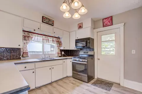 Kitchen - 112 N Dwight, Jackson, MI 49202 photo 2 of 4