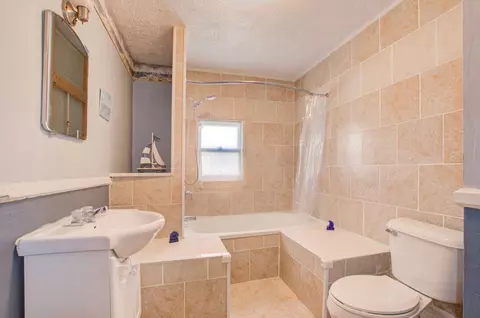 Bath - 112 N Dwight, Jackson, MI 49202 photo 2 of 3