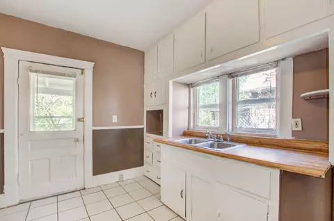 Kitchen - 112 N Dwight, Jackson, MI 49202 photo 3 of 4