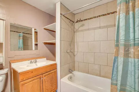 Bath - 112 N Dwight, Jackson, MI 49202 photo 3 of 3