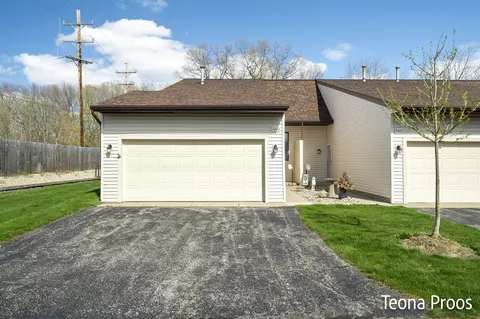 3410 Stonehollow #64, Wyoming, MI 49519