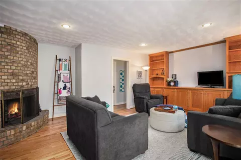 Living - 816 Wooded, Marshall, MI 49068 photo 2 of 3