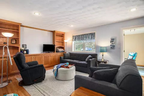 Living - 816 Wooded, Marshall, MI 49068 photo 3 of 3