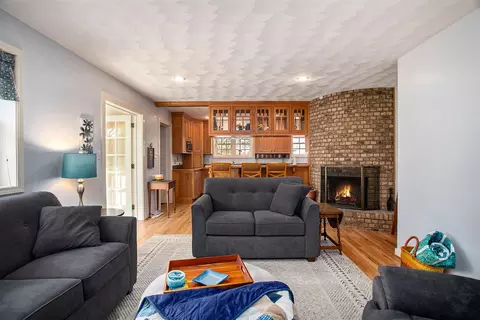 Living - 816 Wooded, Marshall, MI 49068 photo 1 of 3