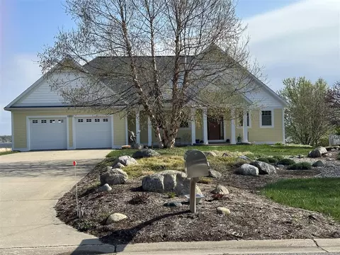 15756 Grand Pt, Grand Haven, MI 49417