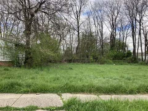 510 Nevada, Pontiac, MI 48341
