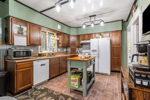 116 W Hanover, Marshall, MI 49068 photo 7
