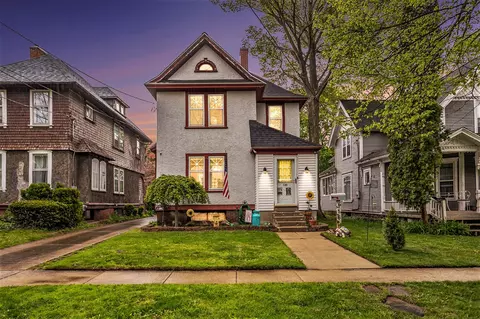 116 W Hanover, Marshall, MI 49068