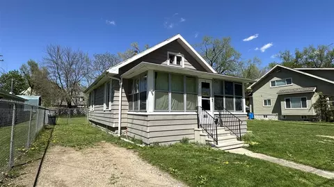 166 Avondale, Jackson, MI 49203