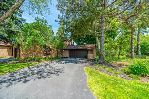 2144 Bordeaux, West Bloomfield, MI 48323