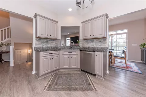 Kitchen - 162 Burwyck Park, Saline, MI 48176 photo 3 of 4