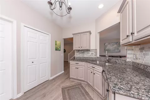 Kitchen - 162 Burwyck Park, Saline, MI 48176 photo 4 of 4
