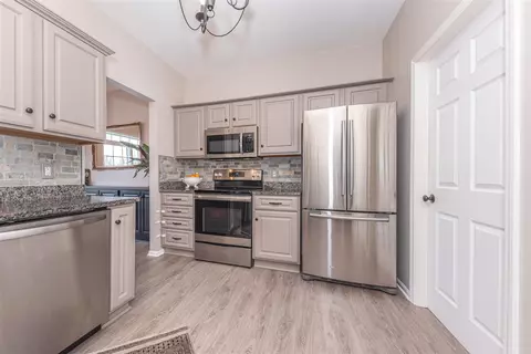 Kitchen - 162 Burwyck Park, Saline, MI 48176 photo 1 of 4