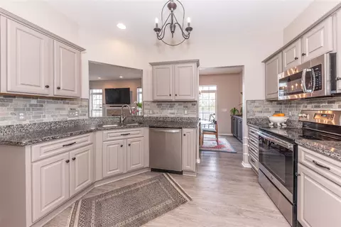 Kitchen - 162 Burwyck Park, Saline, MI 48176 photo 2 of 4