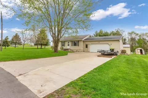 1102 N Edgewood, Greenville, MI 48838