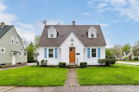 580 Washington, Holland, MI 49423