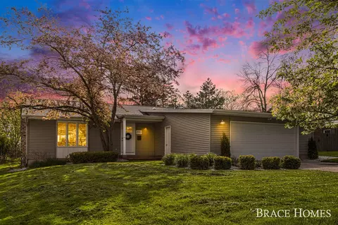 1552 Sherwood, East Grand Rapids, MI 49506