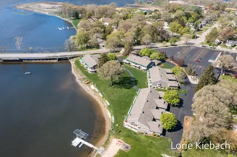 654 Edgewater #15, Spring Lake, MI 49456