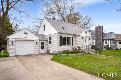 1910 Mills, North Muskegon, MI 49445
