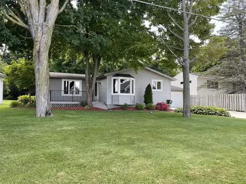 6917 Weller, Rockford, MI 49341