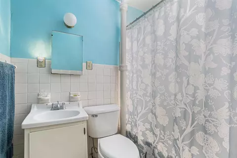 Bath - 5135 Bennett, Jackson, MI 49201 photo 1 of 1